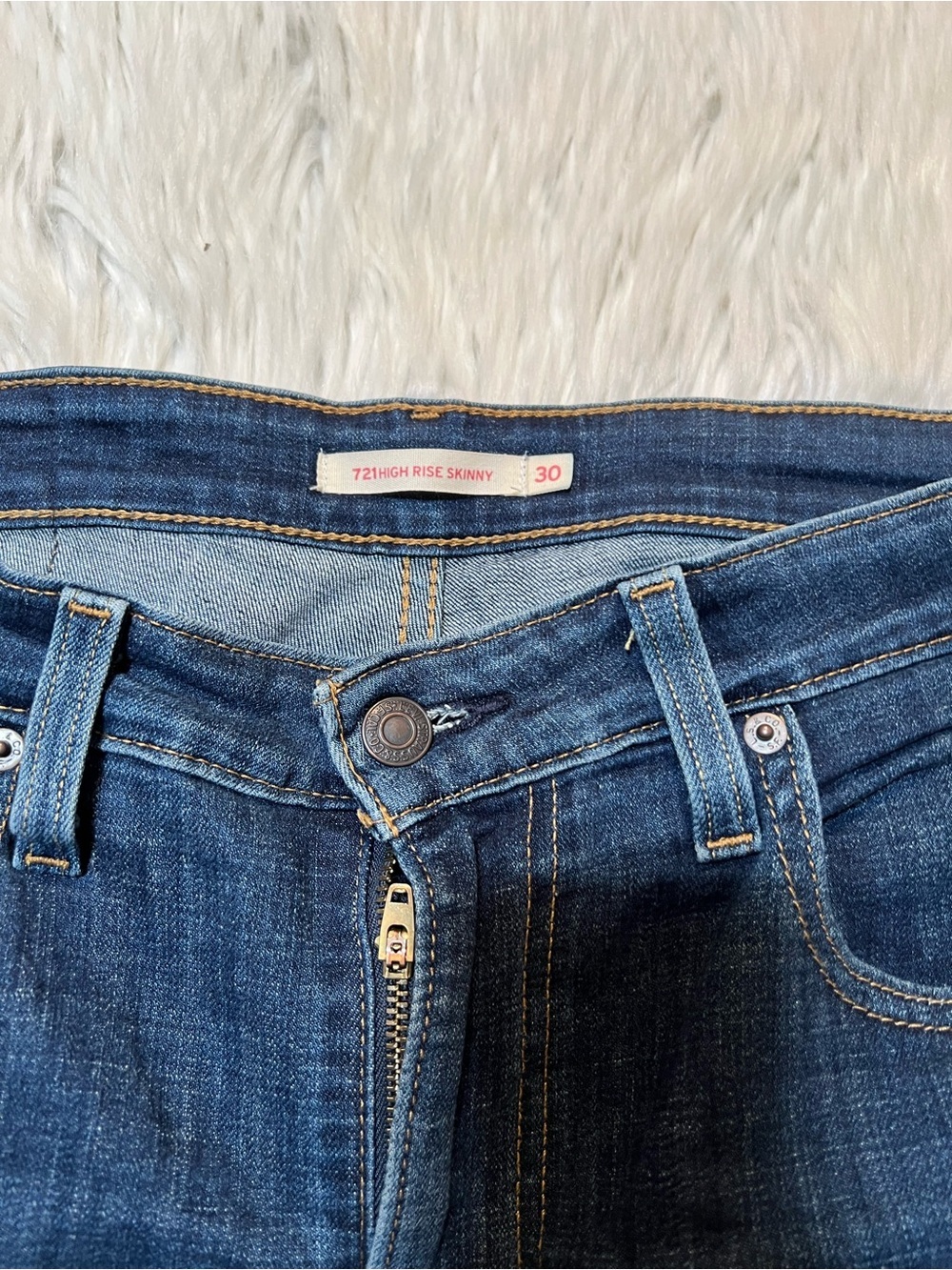 Levi's Women's Size 30 721 High Rise Skinny Jean Dark Wash Stretch Cotton - Picture 8 of 9